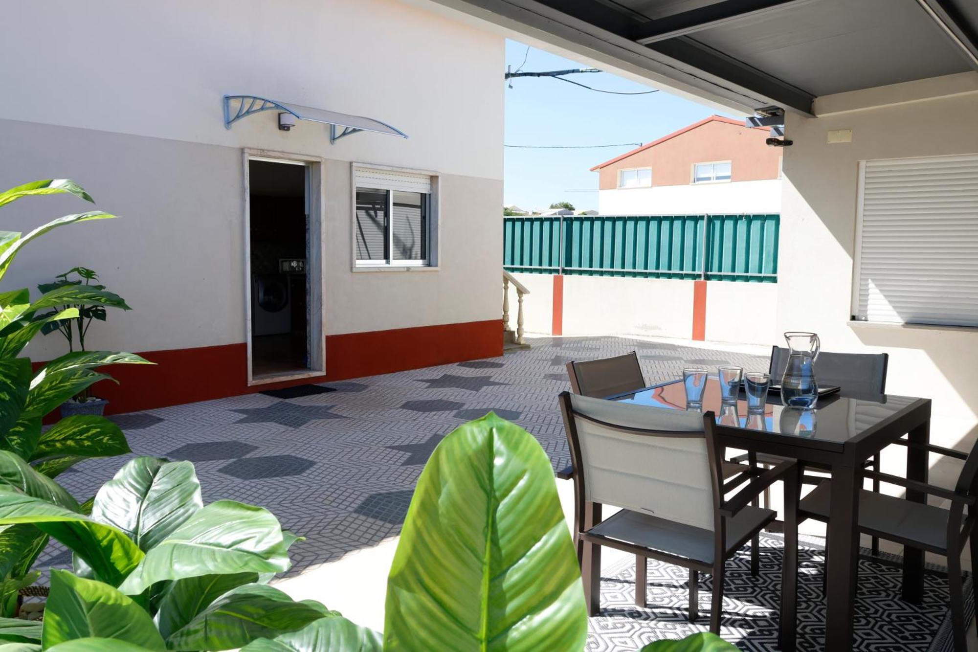 *Private Outdoor Area* 300M-Beach, Swing/No Stairs São Martinho do Porto Esterno foto